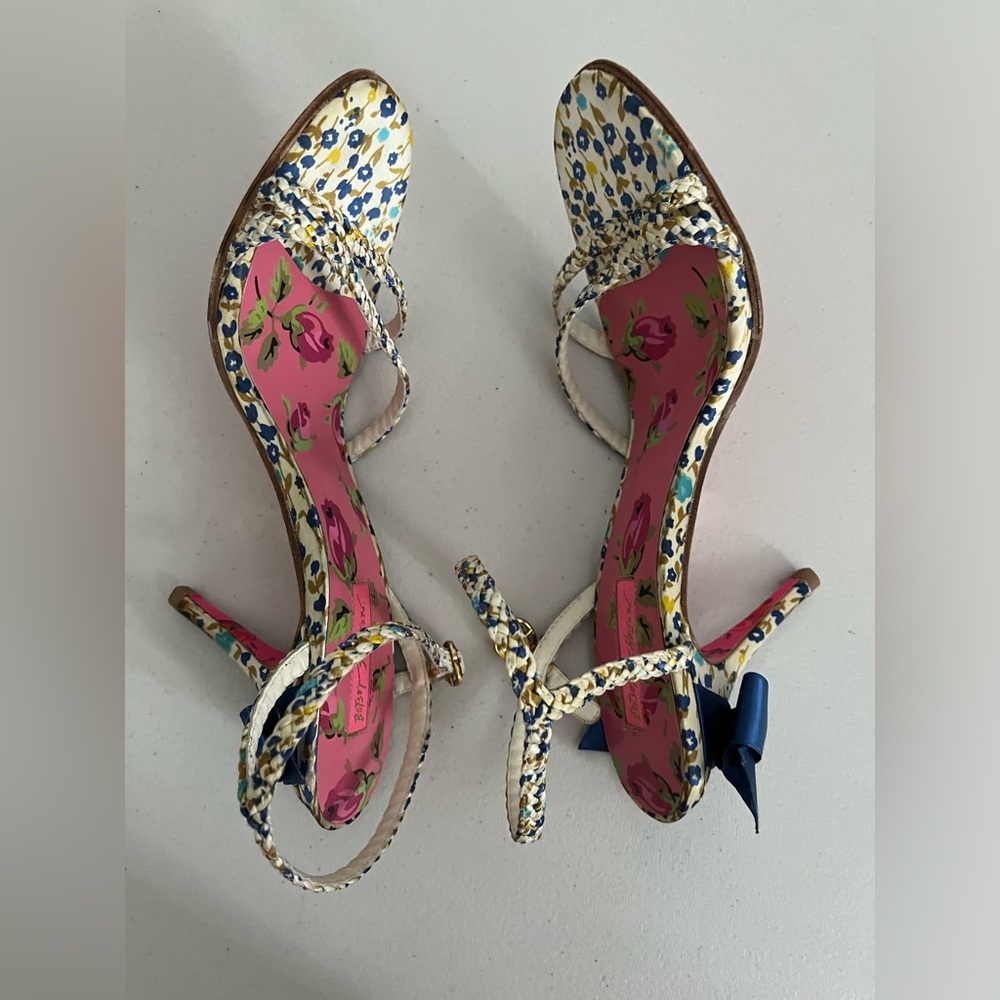 LIMITED EDITION Betsey Johnson BLUE BOW Floral STILETTO Size 10M - Picture 2 of 9